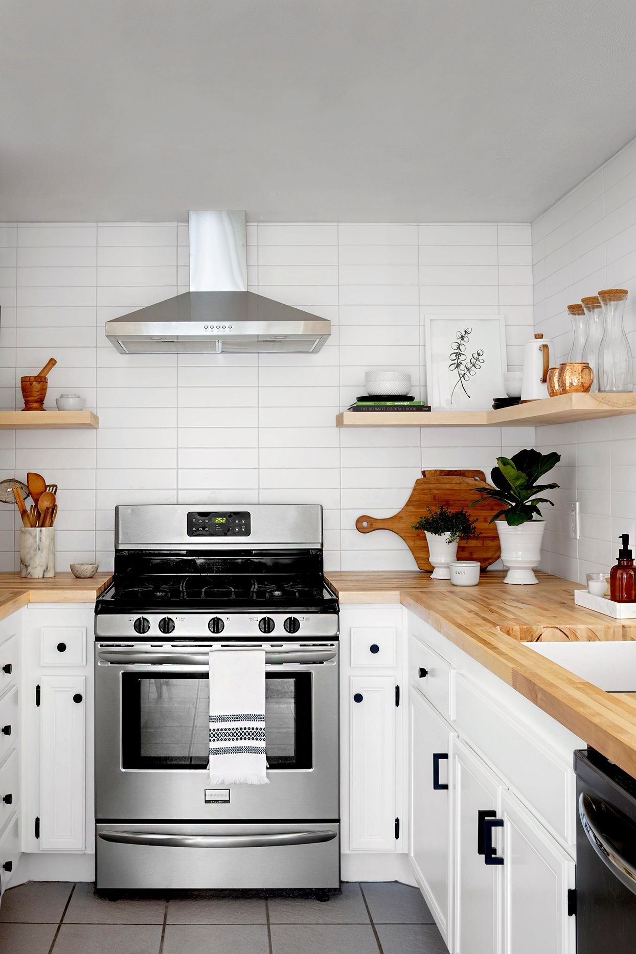 28 Stylish Ideas For Remodeling A Kitchen On A Budget